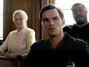 Sorti en 2024, Juré n°2 s’inspire de Douze Hommes en colère de Sidney Lumet ainsi que du Septième Juré de Georges Lautner. Mais que vaut le dernier film de Clint Eastwood ?