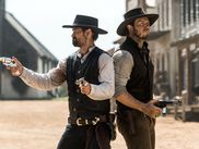 Ils tirent plus vite que leur ombre, croisent la route de truands moustachus, et savent faire parler la poudre. Le western, ce genre cinématographique qu’on croyait enterré au fond d’une mine, est bien vivant. Voici dix pépites qui sentent la sueur, le cuir… et le grand cinéma.