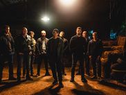 A partir du 26 mai, une nouvelle série policière débarque sur Canal+, véritable immersion dans la lutte opposant la justice au banditisme corse. Incarnée par deux remarquables nouveaux talents,  Lina El Arabi et Raphaël Acloque