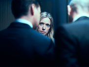 Présenté en Compétition Officielle, DOSSIER 137, le nouveau polar de Dominik Moll a frappé un grand coup au Festival de Cannes 2025. Porté par une Léa Drucker magistrale, le film nous entraîne dans une enquête de l’IGPN sur des violences policières pendant les manifestations des gilets jaunes à Paris en 2018.