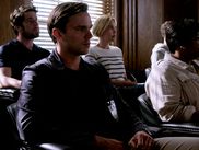 Disponible sur CANAL+, JURÉ N°2 signe le retour de Clint Eastwood derrière la caméra. À 93 ans, le cinéaste américain livre un thriller judiciaire tendu, porté par une idée simple mais redoutable. Le film repose-t-il sur une histoire réelle ? Voici ce qu’il faut savoir sur le film porté par Nicholas Hoult.