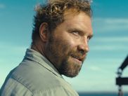 Présenté à la Quinzaine des Cinéastes au 78e Festival de Cannes, DANGEROUS ANIMALS réussit l’exploit de mixer requins affamés et tueur sadique dans un huis clos aquatique aussi sanglant qu’efficace. Et c’est une vraie réussite !