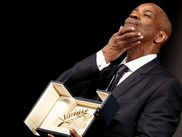 Ce 19 mai au soir, lors de la projection cannoise de THE HIGHEST 2 LOWEST, le dernier film de Spike Lee, l'acteur américain Denzel Washington a reçu une Palme d'or d'honneur surprise, suscitant une vive émotion dans la salle. Cette distinction inattendue a été remise par le directeur du festival Thierry Frémaux, avec la complicité de Spike Lee, marquant un moment fort de cette 78e édition du Festival de Cannes .