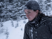 La saison 2 de THE LAST OF US a introduit son lot de nouveaux personnages, de Dina à Issac, le leader des Wolfs. La plus ambivalente de tous (et la plus haïe du public) reste néanmoins Abby, incarnée par l’actrice Kaitlyn Dever…