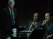 Adieu la DGSE, bonjour la CIA : l’adaptation américaine du Bureau des Légendes, loin d’être une pâle copie de l’original, s’impose à son tour comme un excellent thriller d’espionnage.