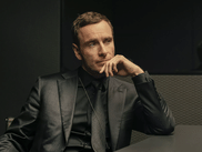 The Agency s'est imposé comme un remake à succès de la série française Le Bureau des Légendes. Mais qui a remplacé Mathieu Kassovitz, Sara Giraudeau ou Mathieu Amalric à l’écran ?