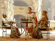 Son seul regard impose le respect et quand il prend la prole, tout le monde l’écoute. De blockbusters en tragédies antiques, de rôles de gangsters en personnages historiques, l’acteur est devenu le patron à Hollywood