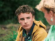 Pour célébrer le mois des fiertés, CANAL+ met à l’honneur une mini-série danoise dans laquelle deux adolescents, forcés de prendre part à camp de vacances masculiniste, se découvrent attirés l’un par l’autre.