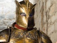 Parmi les grands méchants de GAME OF THRONES, Ser Gregor Clegane, alias La Montagne, remporte la palme de la violence. Retour sur ce personnage aussi légendaire que terrifiant.