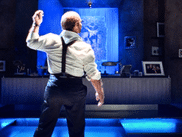 C’est l’un des rôles les plus improbables de sa carrière : Les Grossman, producteur odieux, grossier et bedonnant, campé par un Tom Cruise méconnaissable dans TONNERRE SOUS LES TROPIQUES. Aujourd’hui, l’acteur souhaite le faire revenir dans un spin-off, et les discussions sont bien réelles.