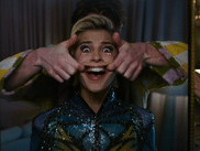 Après avoir terrifié le monde en 2022, ce second opus s’intéresse cette fois aux projecteurs de la célébrité.