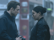 Dans SMOKE, Taron Egerton incarne un investigateur à la poursuite de pyromanes devant faire équipe avec une jeune recrue. Jamais une série n’a raconté aussi intimement les liens entre des enquêteurs et leurs cibles.