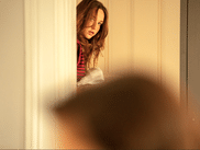 Les Anglais sont les rois du polar domestique et ils le prouvent à nouveau avec AU PAIR une nouvelle mini-série mettant en scène l’arrivée d’une jeune femme dans un foyer qu’elle semble bien décidée à détruire.