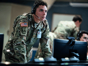 Nous avons pu découvrir A HOUSE OF DYNAMITE de Kathryn Bigelow présenté en compétition officielle à la 82e Mostra de Venise. Un thriller politique sur fond d’attaque nucléaire d’une efficacité redoutable, anxiogène à souhait. Le film est attendu le 24 octobre prochain sur Netflix avec CANAL+.