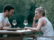 Produit par Apple TV+, ce film dramatique imagine un monde où il est possible de trouver l’âme sœur grâce à un test. Simon et Laura, amis depuis toujours, hésitent à se lancer…