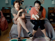 Un hôpital psychiatrique, des patients cintrés, des soignants eux aussi au bord de la crise de nerfs... La création de Florence Longpré capable de faire rire et pleurer ne ressemble à aucune autre série.