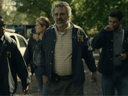 En racontant une traque du FBI, cette mini-série plonge chez les perdants de la société américaine. Deux personnages qui se ressemblent, un policier placardisé et un cambrioleur fébrile, s’affrontent pour prendre une revanche sur la vie.