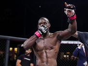 Lors de l'Ares 40, ce vendredi 10 avril à l'Adidas Arena, Modibo Diakité sera à l'affiche de la carte principale après trois victoires en autant de combats. Atteint de surdité, "The Silent King" crée la sensation à chaque sortie dans la cage. Portrait de Modibo Diakité, le Roi du silence.