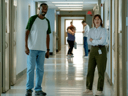 Dans la série de Florence Longpré sur la santé mentale, le comédien joue un étonnant infirmier psychiatrique. Loin de son registre habituel, il excelle et montre un palette de jeu impressionnante.