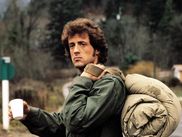 C'est officiel : on sait qui incarnera le nouveau John Rambo dans le préquel de la saga. Et les abonnés Netflix le connaissent déjà très bien puisqu'il s'agit de Noah Centino, qui a été mondialement connue grâce à la saga À TOUS LES GARÇONS QUE J’AI AIMÉS. Voici ce que l'on sait du projet.