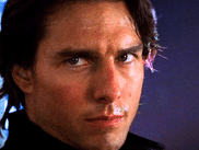 Sorti il y a tout juste 25 ans, ce film d’action culte marquait un tournant pour Tom Cruise. Porté par une mise en scène ultra-stylisée et une cascade hallucinante sur une falaise, MISSION : IMPOSSIBLE 2 reste l’un des volets les plus radicaux de la saga. Et il a bien failli coûter la vie à son acteur principal.