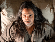 À l’occasion de la sortie en salles ce mercredi 22 octobre du très attendu KAAMELOTT 2, Alexandre Astier s’est laissé aller à quelques confidences en matière de cinéma. Et parmi les films qu’il estime nécessaire d’avoir vus dans sa vie, il y a un film français dont il est un fan absolu.