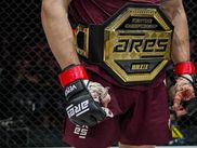 L’Ares 35 prévoit une carte immense avec un total de douze combats au Zénith de Strasbourg, le 18 octobre prochain. En tête d’affiche, le duel Baki – Zebo sera au cœur de toutes les attentions. Cependant, la carte préliminaire présente elle aussi de belles affiches. La prélim’ sera à suivre à partir de 19h30 sur la chaîne Twitch de CANAL+ Sport, puis sur CANAL+ Sport 360 à partir de 20h30.