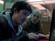 Adaptée des romans de l’écrivain britannique, la série d’Apple TV+ dynamite le mythe du renseignement glamour. Portée par un Gary Oldman en chef de bande désabusé, elle conjugue satire féroce et thriller haletant.