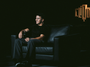 À tout juste 21 ans, le pilote franco-algérien Isack Hadjar est l’un des espoirs les plus prometteurs de la Formule 1. Pour Clique X, il revient sur son parcours atypique, sa passion pour le Japon, son admiration pour Lewis Hamilton, et son envie de rester, malgré la pression, “un jeune comme les autres”.