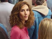 L’actrice, scénariste et réalisatrice Doria Tillier décroche une nomination aux 53ᵉ International Emmy Awards pour sa série IRIS. Un coup de projecteur rare sur une création française à mi-chemin entre comédie fine et satire sociale.