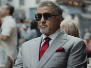 Longtemps symbole du cinéma d’action ringard des années 80, l’acteur américain profite de sa série et d’un show de télé-réalité pour montrer qu’il peut toujours faire la loi. Vous avez dit « Expendable » ?