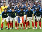 Le forfait de Bradley Barcola pour les deux rencontres de l’équipe de France en éliminatoires de la Coupe du Monde 2026 fait un heureux : Florian Thauvin. À 32 ans, le Lensois retrouve les Bleus pour la première fois depuis 2019 et un groupe qui a bien changé depuis sa dernière apparition.