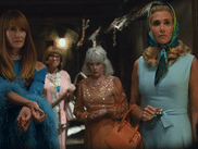 Du gossip, des crêpages de chignon, des amitiés qui se forment et se défont, on retrouve dans la saison 2 de PALM ROYALE, pas mal des recettes de DESPERATE HOUSEWIVES. Mais avec le tensiomètre monté au maximum.