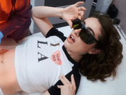 Comme Lena Dunham avant elle, l’actrice et scénariste Rachel Sennott réalise son GIRLS. Une histoire de filles, de garçons, de leurs coucheries et de leurs déboires, non plus à New York mais à Los Angeles.