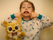 Personnage mythique de la bande dessinée, le MARSUPILAMI prend à nouveau vie dans un film de chair, d'os et d'images de synthèse, cette fois sous la direction de Philippe Lacheau et sa bande. On le découvre enfin en action et il sera projeté en avant-première au Festival de films de comédie à l'Alpe d'Huez du 19 au 25 janvier 2026 !