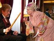 À l'occasion de l'arrivée de GOD SAVE THE TUCHE sur CANAL+ dans lequel la famille déjantée débarque en Angleterre, retour sur les joyaux de la couronne disponibles au catalogue. Alors, Do You Speak English ?