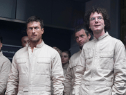 Deux films, deux secousses. RUNNING MAN, réinventé pour notre époque hyper-médiatisée, plonge le spectateur dans une arène télévisuelle où la vérité vacille à grands coups d’images manipulées. DOSSIER 137, lui, dissèque au scalpel une affaire de violences policières où les images tiennent, elles aussi, une place capitale. LE CERCLE CINÉMA décrypte ces deux coups de cœur de la semaine.