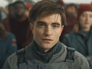 Six ans après PARASITE, Bong Joon-ho est de retour avec MICKEY 17 et disponible sur CANAL+. Et comme à son habitude le réalisateur sud-coréen ne fait pas les choses à moitié dans cette œuvre de science-fiction futuriste, avec Robert Pattinson en tête d’affiche.