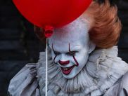 Plus de 30 ans après avoir terrorisé toute une génération, Pennywise reprend du service. Avec ÇA : BIENVENUE À DERRY, les créateurs nous plongent aux origines du clown le plus cauchemardesque du cinéma.