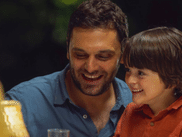 Diffusé actuellement sur CANAL+, L’ATTACHEMENT de Carine Tardieu se distingue par les sillons que déploie son scénario – en explorant les formes infinies que peut revêtir une famille – et par son casting de haute volée, brillamment mené par Valeria Bruni Tedeschi et où s’illustre Pio Marmaï dans un rôle inattendu.