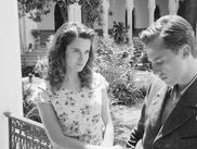 François Ozon revisite le chef-d’œuvre d’Albert Camus dans un film aussi politique que sensoriel. Porté par Benjamin Voisin et Rebecca Marder, L’ÉTRANGER transpose le roman dans une Algérie coloniale stylisée en noir et blanc. Pourquoi ce choix ? Le réalisateur nous a répondu alors que le film sort en salles ce mercredi 29 octobre.