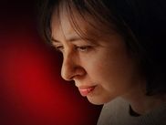 Thriller judiciaire et intime, L’AFFAIRE LAURA STERN s’impose comme l’une des fictions françaises les plus attendues de l’hiver. Portée par Valérie Bonneton dans un contre-emploi marqué, la série a déjà été distinguée avant sa diffusion. Voici toutes les choses à savoir sur cette série-événement.