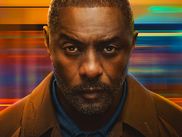 Avec son récit en temps réel et son suspense “heure par heure”, HIJACK a souvent été comparée à 24H CHRONO : même course contre la montre, même sensation de crise permanente, même héros qui doit improviser pendant que l’État s’agite au-dessus. La saison 2 pousse encore ce parallèle… tout en déplaçant le terrain de jeu : après l’avion, Sam Nelson (Idris Elba) tente cette fois de reprendre le contrôle d’une rame du métro berlinois.