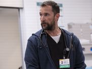 Couronnée lors des derniers Critics Choice Awards, THE PITT s'est imposée dès sa première saison comme la série médicale à ne pas manquer. Alors que la saison 2 approche, retour sur les 15 heures de tension continue qui ont façonné ce récit immersif et sur l'essentiel à retenir avant de replonger dans les urgences les plus éprouvantes du petit écran.