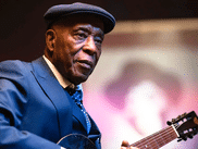 Les nominations des Golden Globes 2026 sont tombées et le film d’horreur SINNERS est le troisième long-métrage le plus nommé, avec sept nominations, dont une grande première pour Michael B. Jordan. Si vous ne l’avez pas encore vu, il est disponible sur CANAL+.