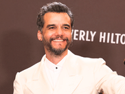 En remportant le Golden Globe du meilleur acteur lors de la cérémonie 2026 diffusée en direct sur CANAL+, Wagner Moura marque un tournant dans l’histoire des Golden Globes. À travers son interprétation saluée dans L'AGENT SECRET, l’acteur brésilien s’impose sur la scène internationale et ouvre une nouvelle page pour le cinéma latino-américain à Hollywood.