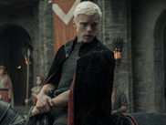 En dépit de son ton résolument plus humoristique, la nouvelle série sur l’univers du Trône de Fer comporte son lot de personnages malfaisants. Parmi eux, un certain prince Targaryen, qui terrifie la population.