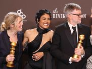 La 83e Cérémonie des Golden Globes vient de se clôturer et il est l'heure de faire le bilan des lauréats.
Avec 4 statuettes, le film UNE BATAILLE APRES L'AUTRE et la mini-série ADOLESCENCE sont les plus récompensés, suivis par THE STUDIO, THE PITT, HAMNET, L'AGENT SECRET et KPOP DEMON HUNTERS avec chacun deux Golden Globes.