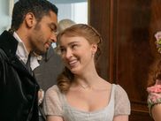 Dans LA CHRONIQUE DES BRIDGERTON, la romance entre Daphné Bridgerton et Simon Basset s’impose comme l’un des moteurs émotionnels de la saison 1. Entre faux-semblants, désir incandescent et carcans sociaux, leur histoire d’amour explore avec élégance les tensions entre passion, devoir et émancipation, au cœur de l’aristocratie londonienne du XIXᵉ siècle.
