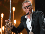 On se rappelle de son sketch culte en 2025, lorsqu’il était monté sur la scène de l’Olympia avec son Césario pour n’avoir jamais remporté aucun César. La malédiction est désormais brisée, puisque Franck Dubosc vient de remporter son tout premier César (un vrai !) pour le scénario de UN OURS DANS LE JURA, co-écrit avec Sarah Kaminsky. Les César 2026 sont à retrouver en direct et en clair sur CANAL+